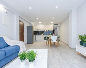 CENTRAL APARTMENT 2A WITH BALCONY 50m BEACH, Roses